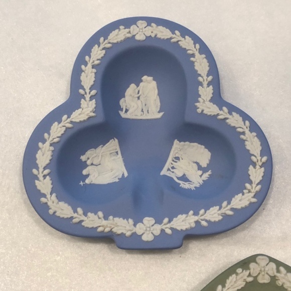 VINTAGE WEDGWOOD JASPERWARE ASHTRAYS - SET OF 2 BLUE & 1 GREEN - Picture 11 of 16